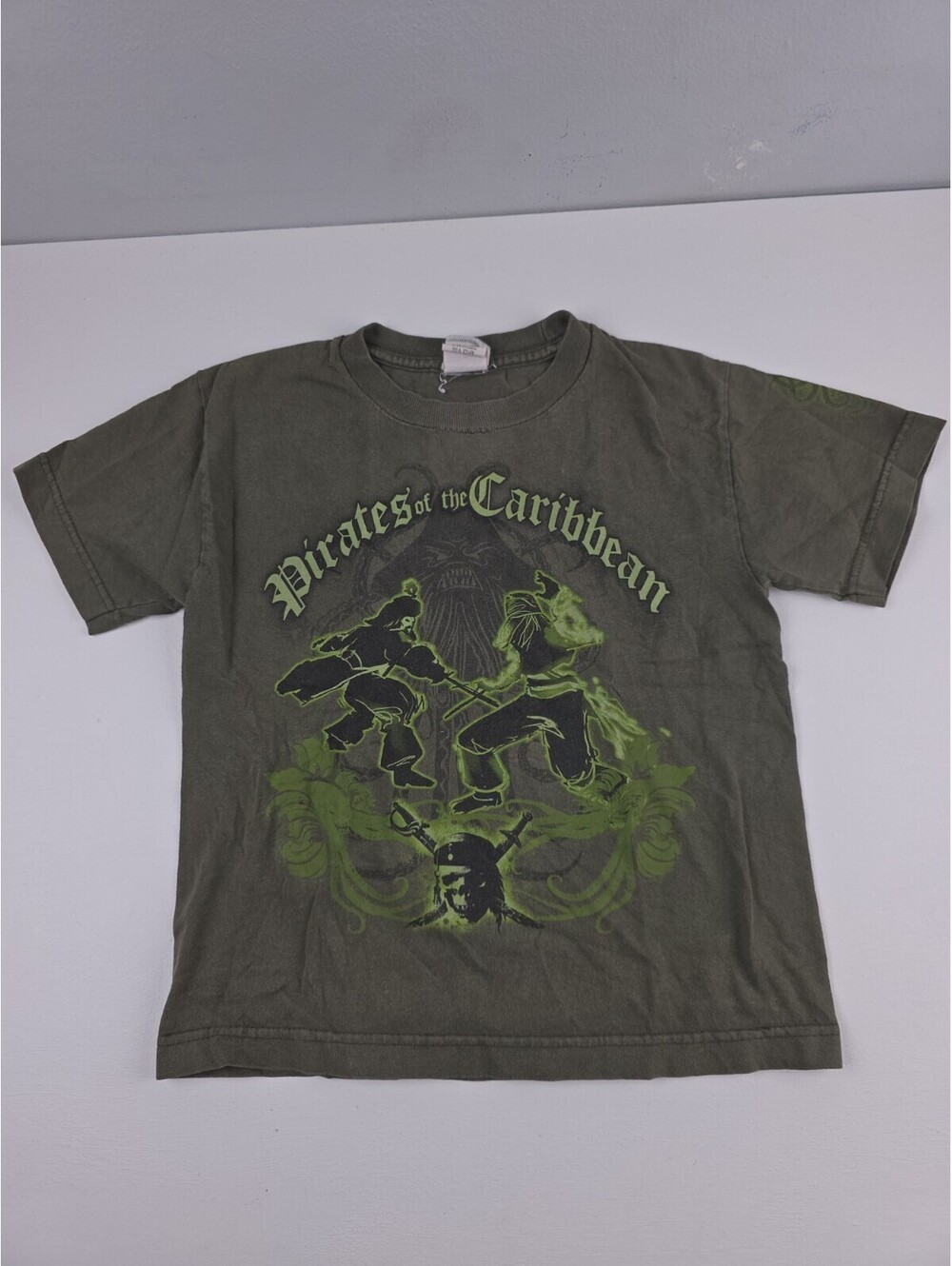 VTG Pirates of the Caribbean Dead-mans Chest Glow in the Dark Kids Sz S Shirt